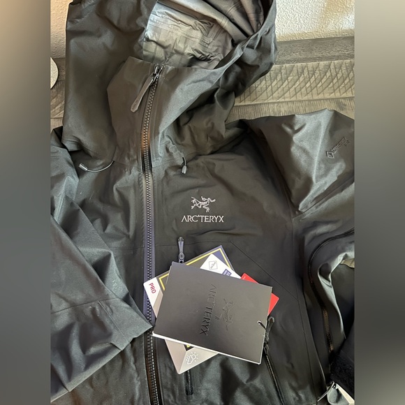 ARC’TERYX Arcteryx Gore Tex Beta Jacket size small NWT - Picture 8 of 9